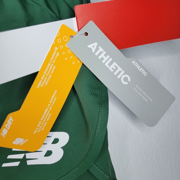 New Balance Green Athletic Women's Shorts Pants Small Running Yoga 2 Inch Split - Picture 4 of 9